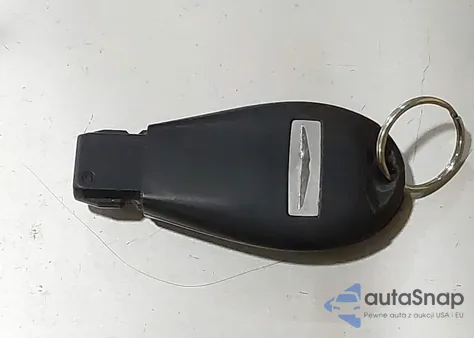 2010 Chrysler Town & Country Touring from USA, damaged, VIN 2A4RR5D19AR108583